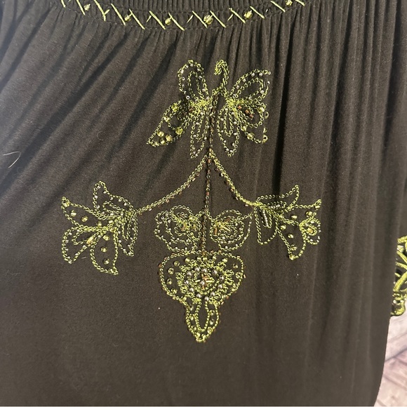 Urban Mango XL Green & Black Embroidered & Beaded Top - Picture 2 of 7
